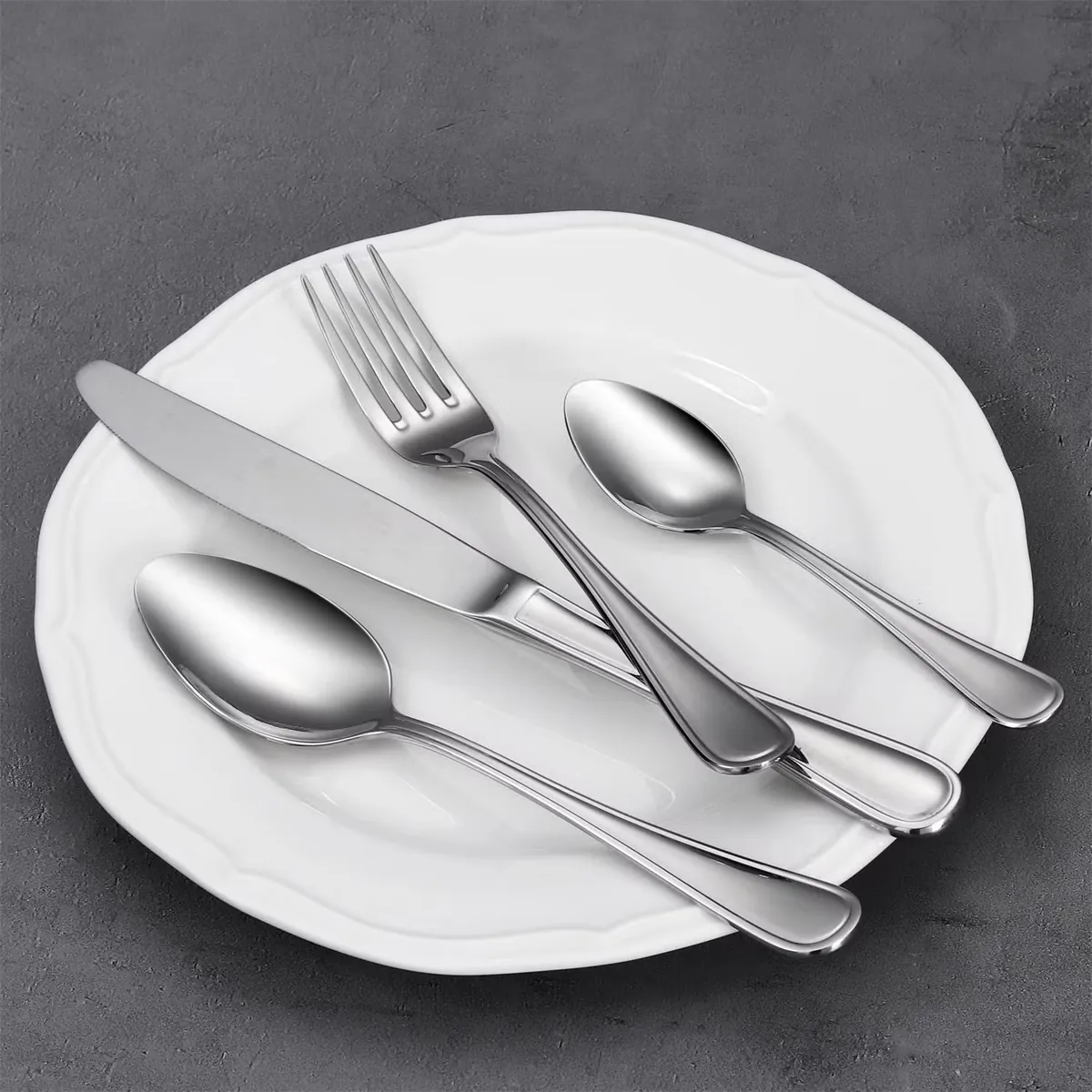 Wholesale 18/10 stainless steel cutlery set for hotels and restaurants
