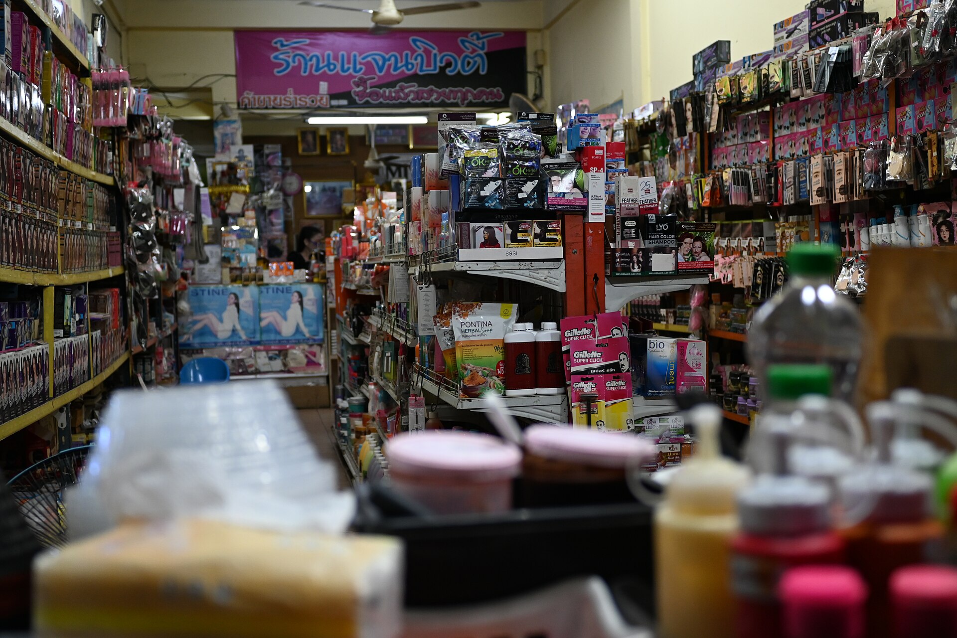 Wholesale kitchenware shelving and product range planning for value retail programs